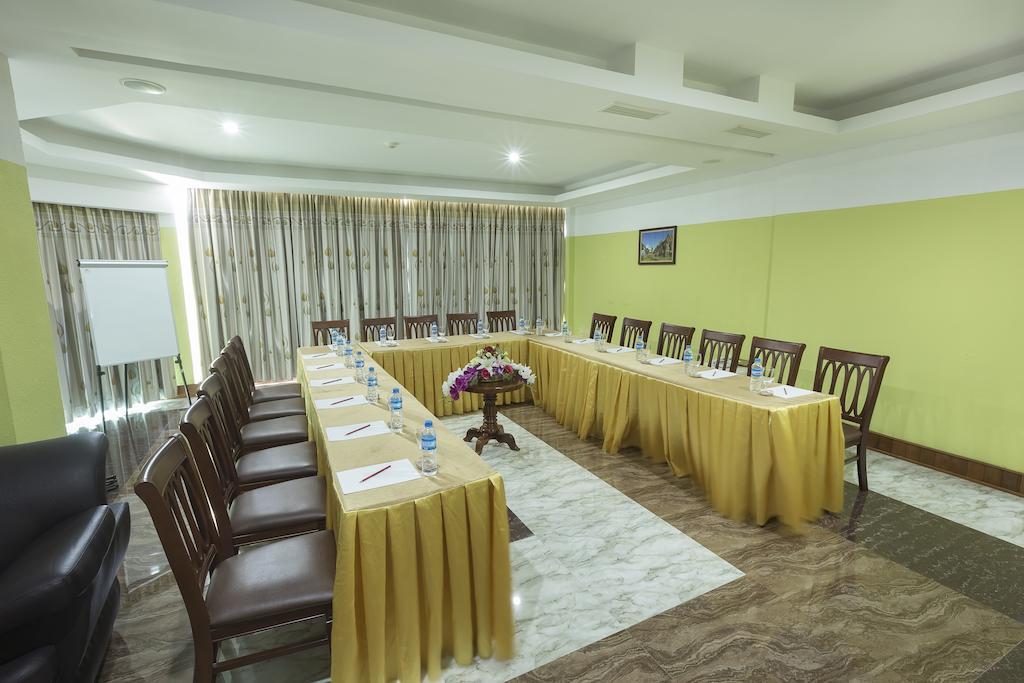 High Sky Hotel Phnom Penh Exterior foto