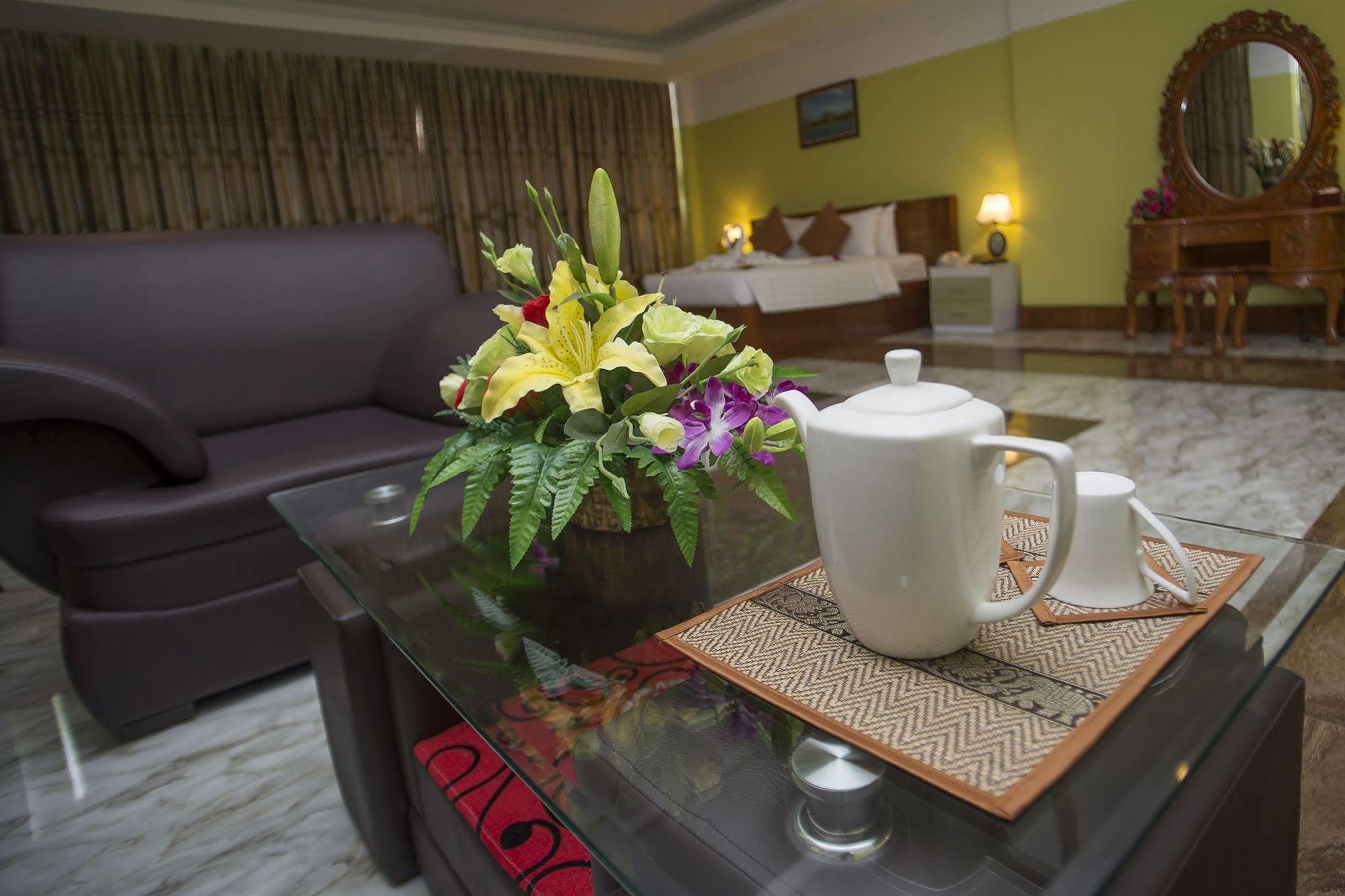 High Sky Hotel Phnom Penh Exterior foto